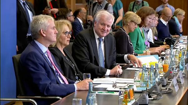 Nach Suizid in Kabul: erhöhter Druck auf Seehofer Nach Suizid in Kabul: erhöhter Druck auf Seehofer