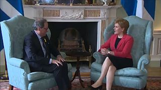 Torra pide diálogo y un referéndum desde Escocia