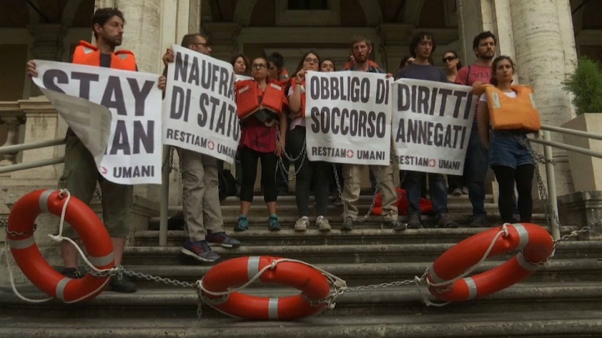 Protestos contra políticas de migração de Salvini
