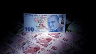 Dolar yine rekor kırdı, 5 Lira sınırında