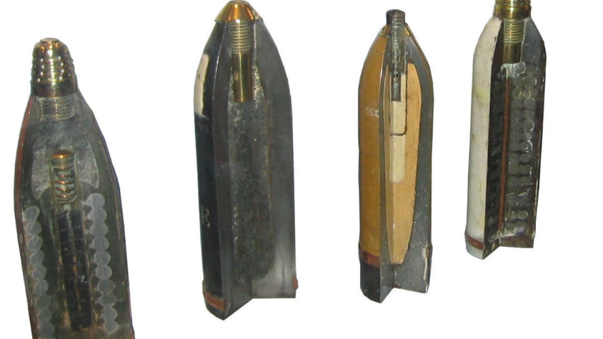 گلوله توپ جنگ جهانی دوم در چمدان خانم گردشگر