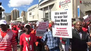 Proteste in Simbabwe - Opposition fürchtet Wahlbetrug