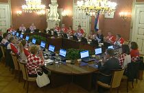 Les ministres croates portent le maillot à damier lors du conseil