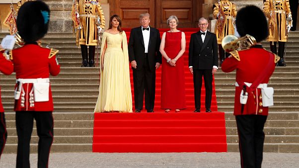 Im Harry-Potter-Schloss: Proteste begleiten Trump in Großbritannien Im Harry-Potter-Schloss: Proteste begleiten Trump in Großbritannien
