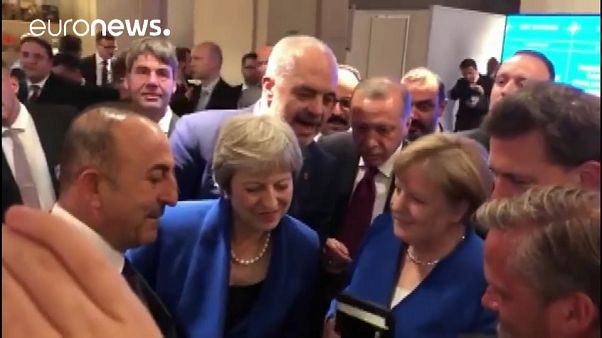 Liderler Dünya Kupası yarı final maçını Mevlüt Çavuşoğlu'nun cep telefonundan izledi Liderler Dünya Kupası yarı final maçını Mevlüt Çavuşoğlu'nun cep telefonundan izledi