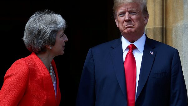 Trump critica diretamente a estratégia de May para o Brexit Trump critica diretamente a estratégia de May para o Brexit
