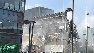 Espectacular derrumbre de un centro comercial en México