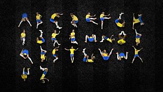 Designer crea intero alfabeto con le foto di Neymar che rotola