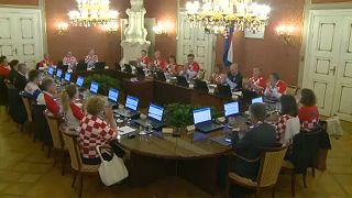 شرکت وزیران در جلسه هیات دولت کرواسی با لباس تیم ملی