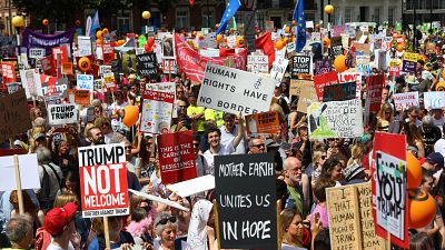 MIlhares manifestam-se contra a visita de Trump ao Reino Unido