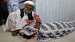 تعداد کشته‌های بمبگذاری انتحاری در پاکستان به ۱۲۸ نفر رسید