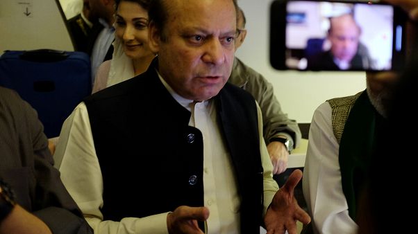 Pakistan eski başbakanı Şerif ülkeye geri dönüşünün ardından tutuklandı Pakistan eski başbakanı Şerif ülkeye geri dönüşünün ardından tutuklandı