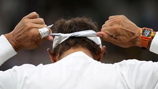 Nadal e Djokovic continuam semi-final de Wimbledon