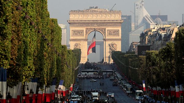 Dia da Bastilha: mais de 100 mil polícias franceses em mega-operação de segurança Dia da Bastilha: mais de 100 mil polícias franceses em mega-operação de segurança