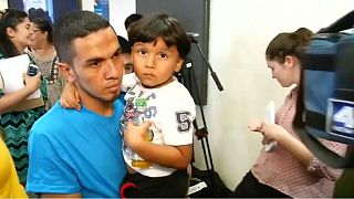 قاضی آمریکا: دولت باید هزینۀ بازگشت کودکان به والدین مهاجر را بپردازد