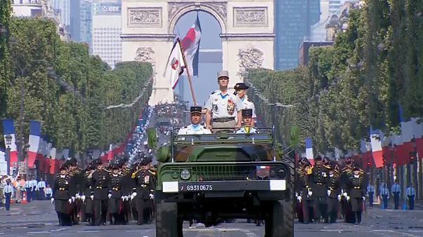 Militarparade In Paris Frankreich Feiert Sturm Auf Die Bastille