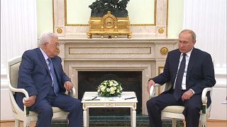 بوتين يلتقي عباس قبيل القمة الروسية الأمريكية
