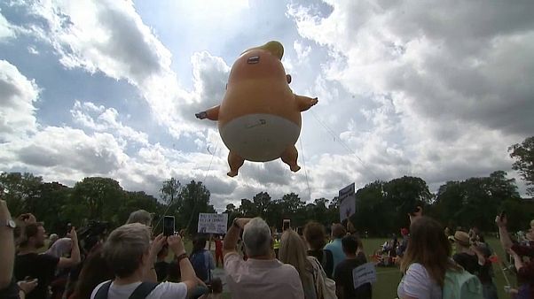 Trump: Schotten-Proteste holen ihn beim Golfen ein Trump: Schotten-Proteste holen ihn beim Golfen ein