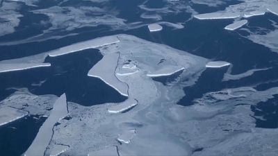 Gigantikus jéghegytől rettegnek egy grönlandi falu lakói