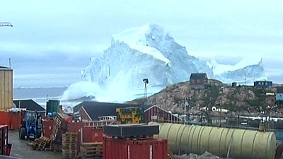 Un iceberg enorme pone en peligro una aldea en Groenlandia