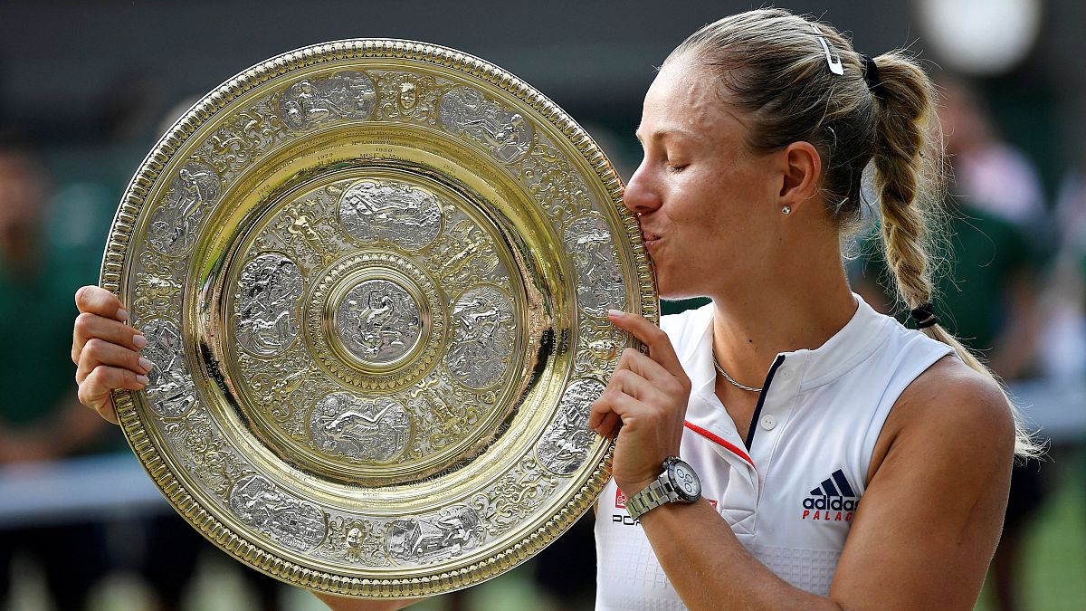 Wimbledon kadınlar şampiyonu Angelique Kerber ödülünü aldı