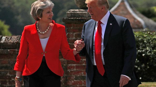 Trump aconselhou Theresa May a processar a União Europeia Trump aconselhou Theresa May a processar a União Europeia