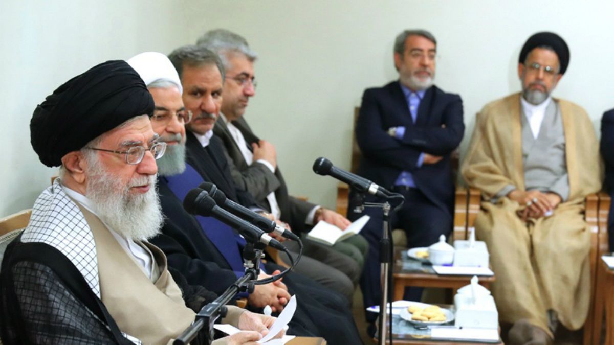 رهبر ایران: روابط با شرق و غرب باید تقویت شود