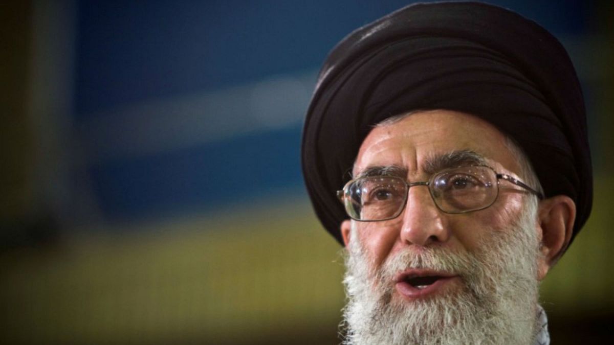 الزعيم الأعلي الإيراني آية الله علي خامنئي في طهران