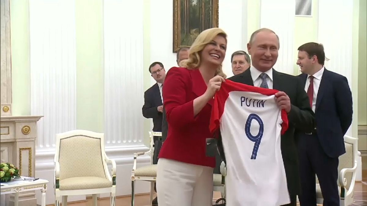 رئيسة كرواتيا تهدي بوتين قميص منتخب بلادها قبيل نهائي كأس العالم