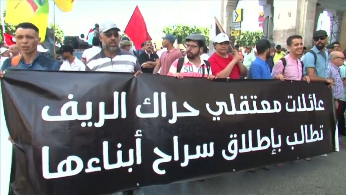 مظاهرة حاشدة في الرباط تطالب بالإفراج عن معتقلي "حراك الريف" المغربي