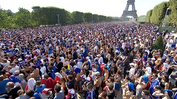 Maré humana inunda Paris Maré humana inunda Paris