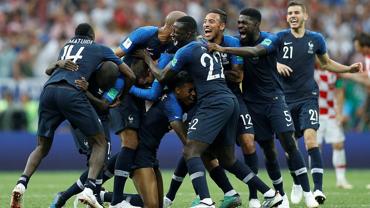 Frankreich gewinnt das verrückte Finale und erinnert an 1998