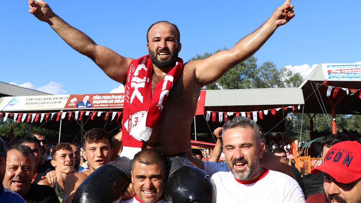 Kırpınar Yağlı Güreşleri'nde Antalyalı pehlivan Orhan Okulu şampiyon oldu