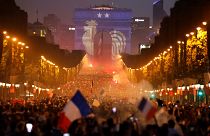 La France célèbre la victoire et attend ses héros !