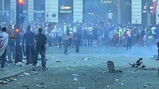 Paris'te şampiyonluk kutlamaları çatışmalara dönüştü