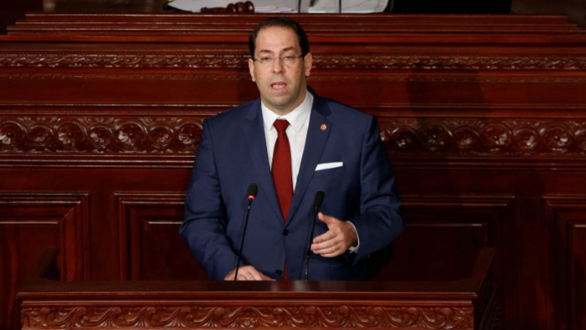 رئيس الوزراء التونسي يوسف الشاهد يتحدث أمام البرلمان في تونس يوم 21 نوفمبر 