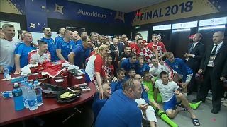 دفء مشاعر رئيسة كرواتيا يلطف أجواء نهائي كأس العالم وأمطاره