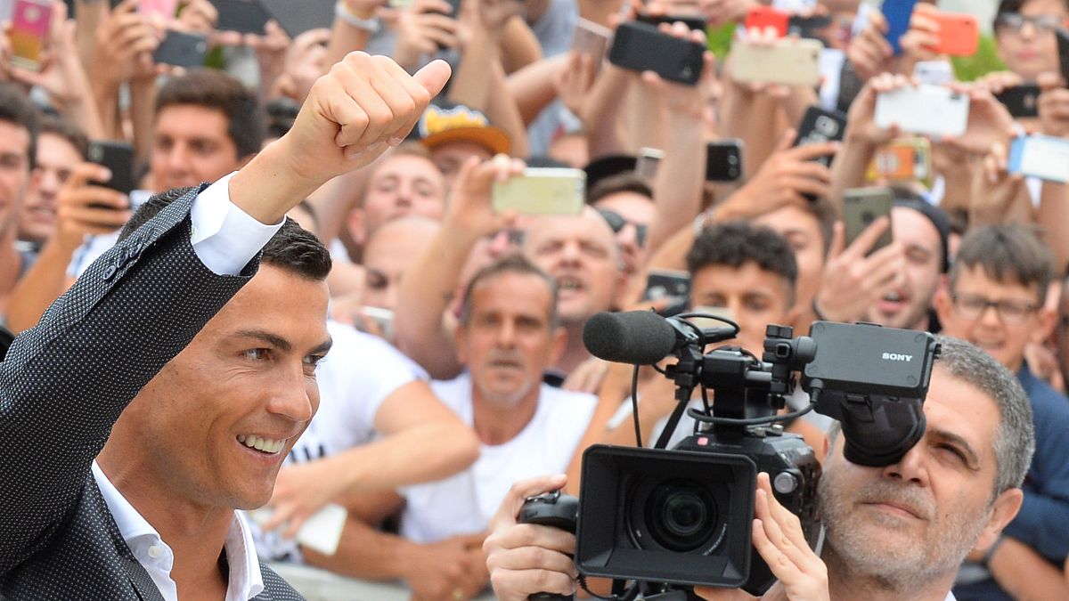 Ronaldo tem primeiro banho de multidão em Turim