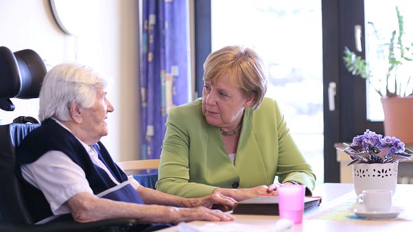 Merkel will Löhne für Pflegekräfte erhöhen Merkel will Löhne für Pflegekräfte erhöhen