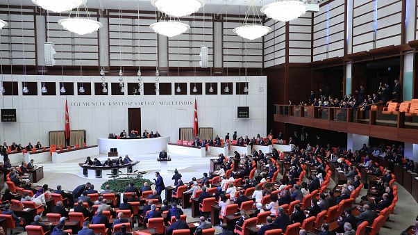 OHAL iki gün sonra kalkıyor, yeni düzenleme meclise sunuldu OHAL iki gün sonra kalkıyor, yeni düzenleme meclise sunuldu