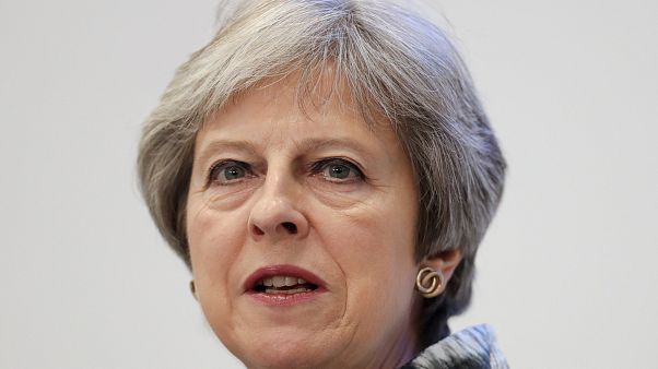 Theresa May gümrük tasarısını geçirebilmek için Brexit şahinlerine boyun eğdi Theresa May gümrük tasarısını geçirebilmek için Brexit şahinlerine boyun eğdi