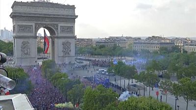 VB 2018: Diadalmenet és népünnepély a Champs-Elysées-n