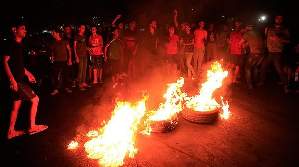 Irak'ta gösterilere kan bulaştı: 5 ölü 190 yaralı Irak'ta gösterilere kan bulaştı: 5 ölü 190 yaralı