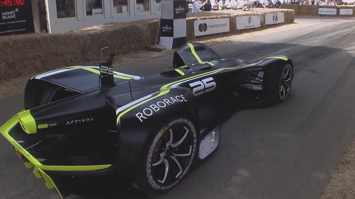 Erster fahrerloser Elektrorennwagen 'Robocar' absolviert 1,8 km Rennstrecke (Video)