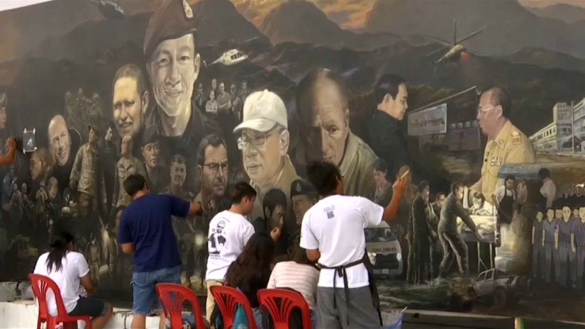 Artistas tailandeses prestam homenagem a missão de resgate que salvou 12 meninos com uma pintura