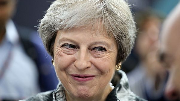 May trava conservadores pró-europeus May trava conservadores pró-europeus