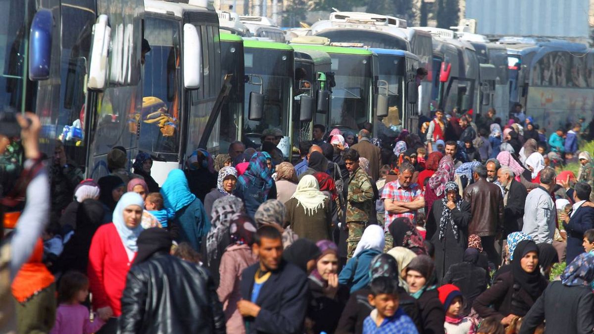 توافق برای پایان محاصره سه ساله؛ خروج ۶ هزار سوری از ادلب آغاز شد