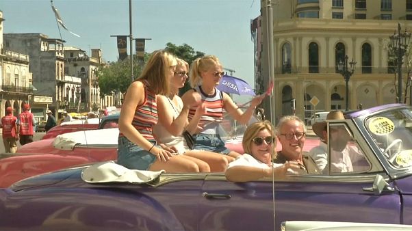Los turistas estadounidenses abandonan Cuba Los turistas estadounidenses abandonan Cuba