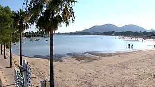 I VIDEO del meteotsunami a Maiorca: onda anomala travolge un turista