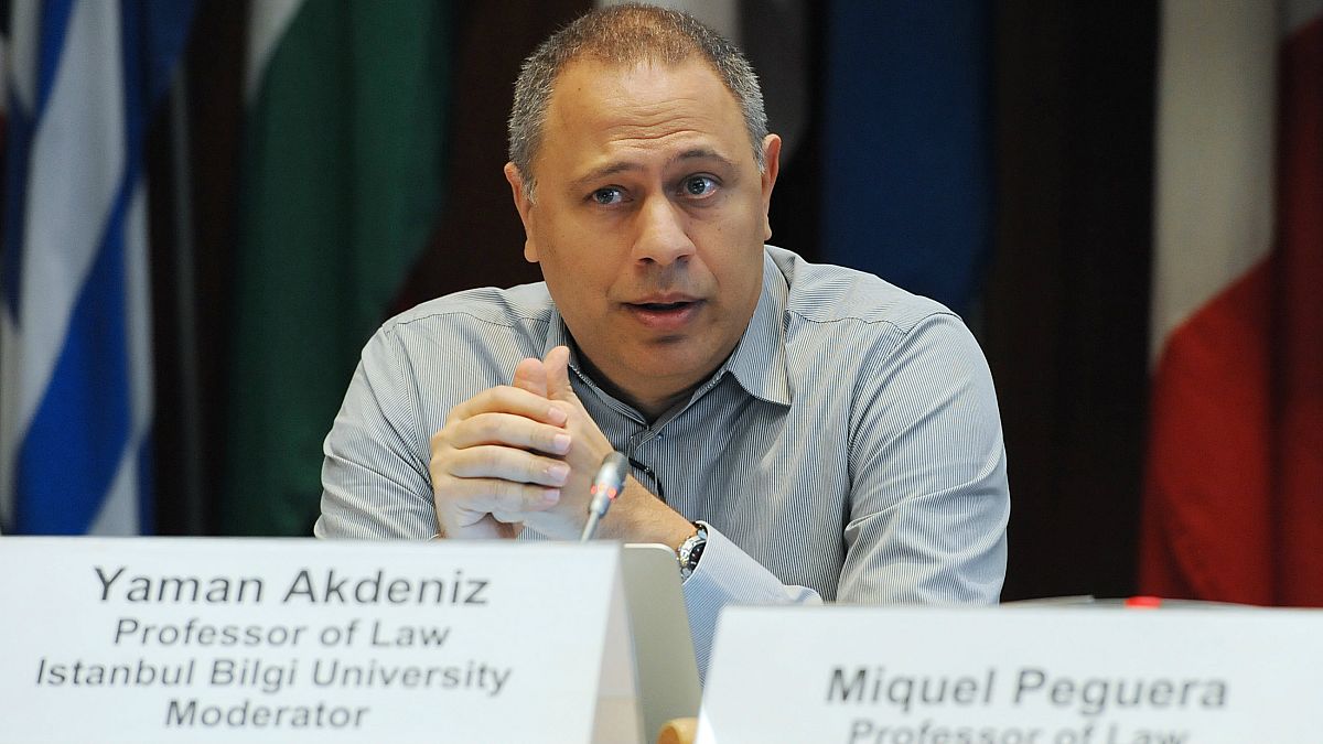 Bir konferans sırasında Prof. Dr. Yaman Akdeniz